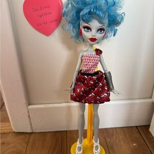 Dot dead gorgeous ghoulia